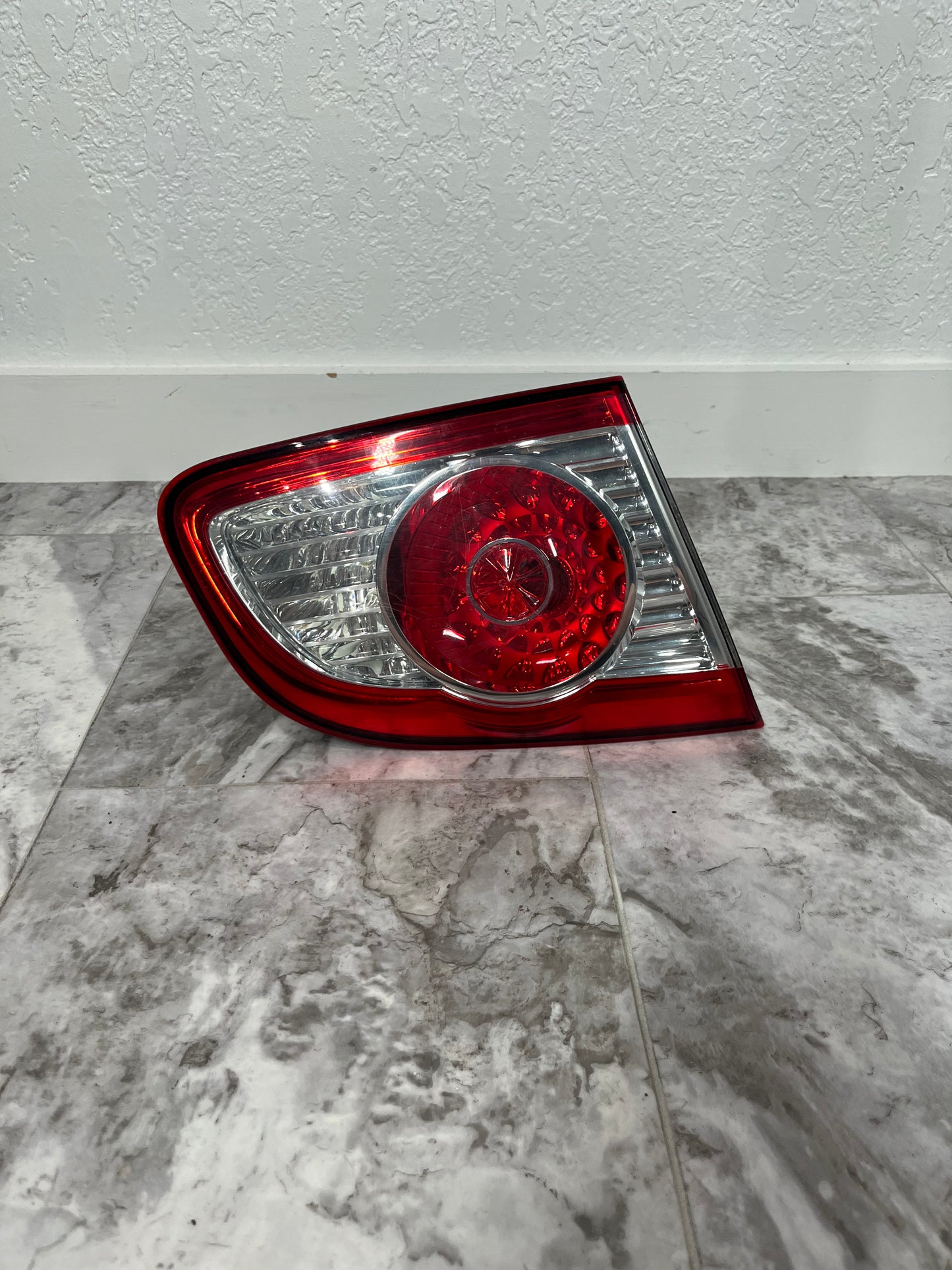 2010-12 Hyundai Santa Fe Driver Left Side Lid Tail Light OEM