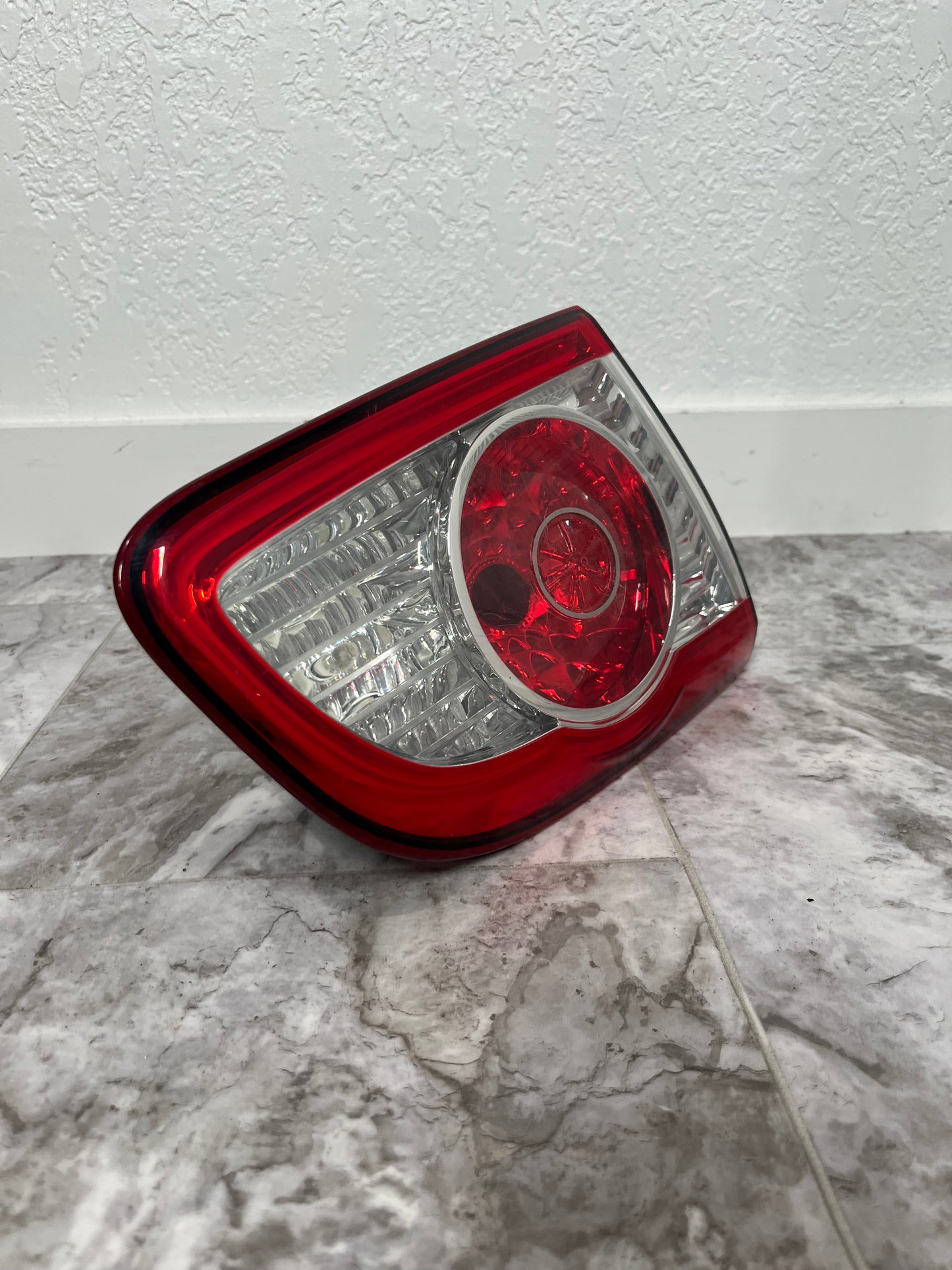 2010-12 Hyundai Santa Fe Driver Left Side Lid Tail Light OEM