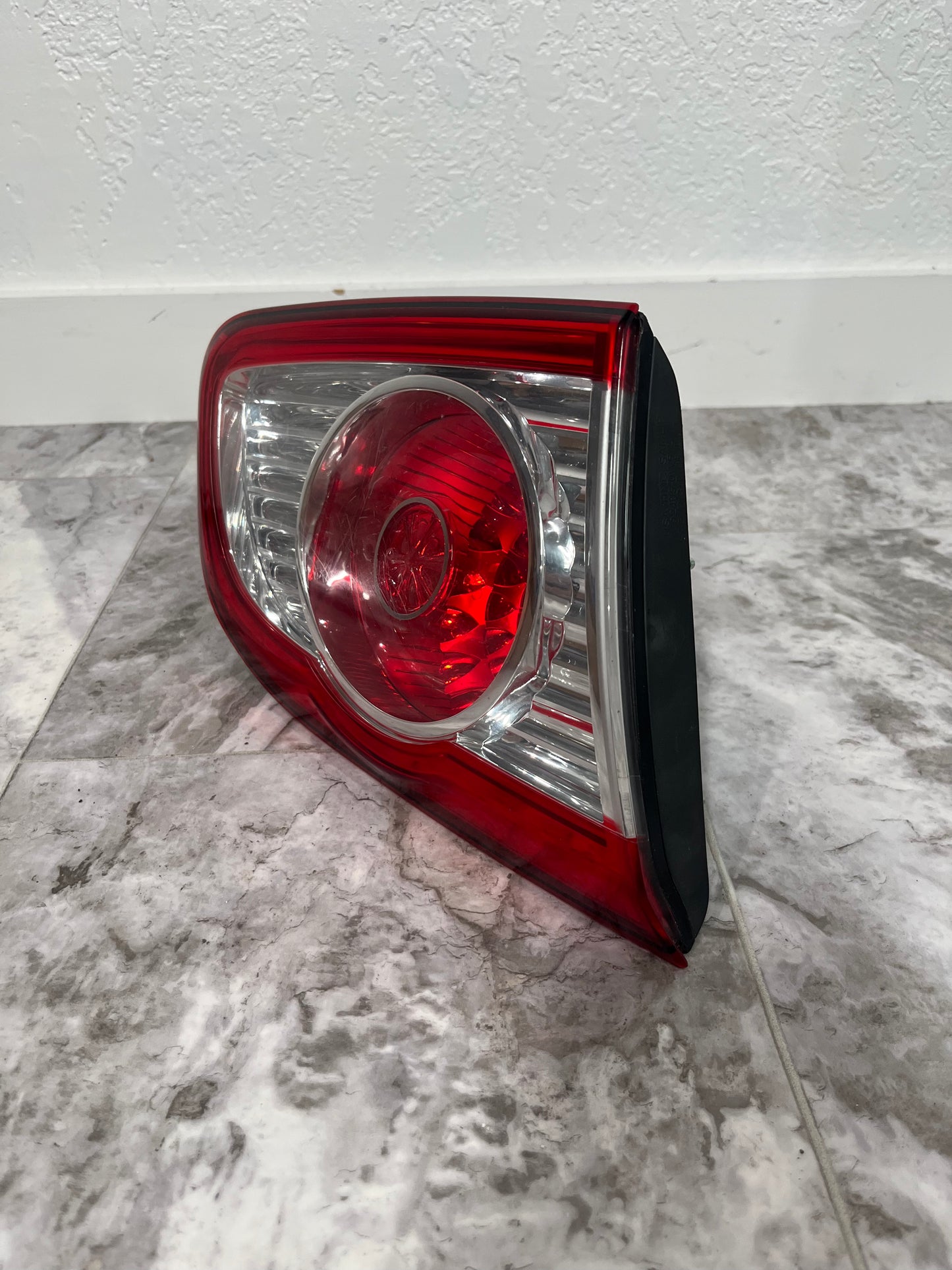 2010-12 Hyundai Santa Fe Driver Left Side Lid Tail Light OEM