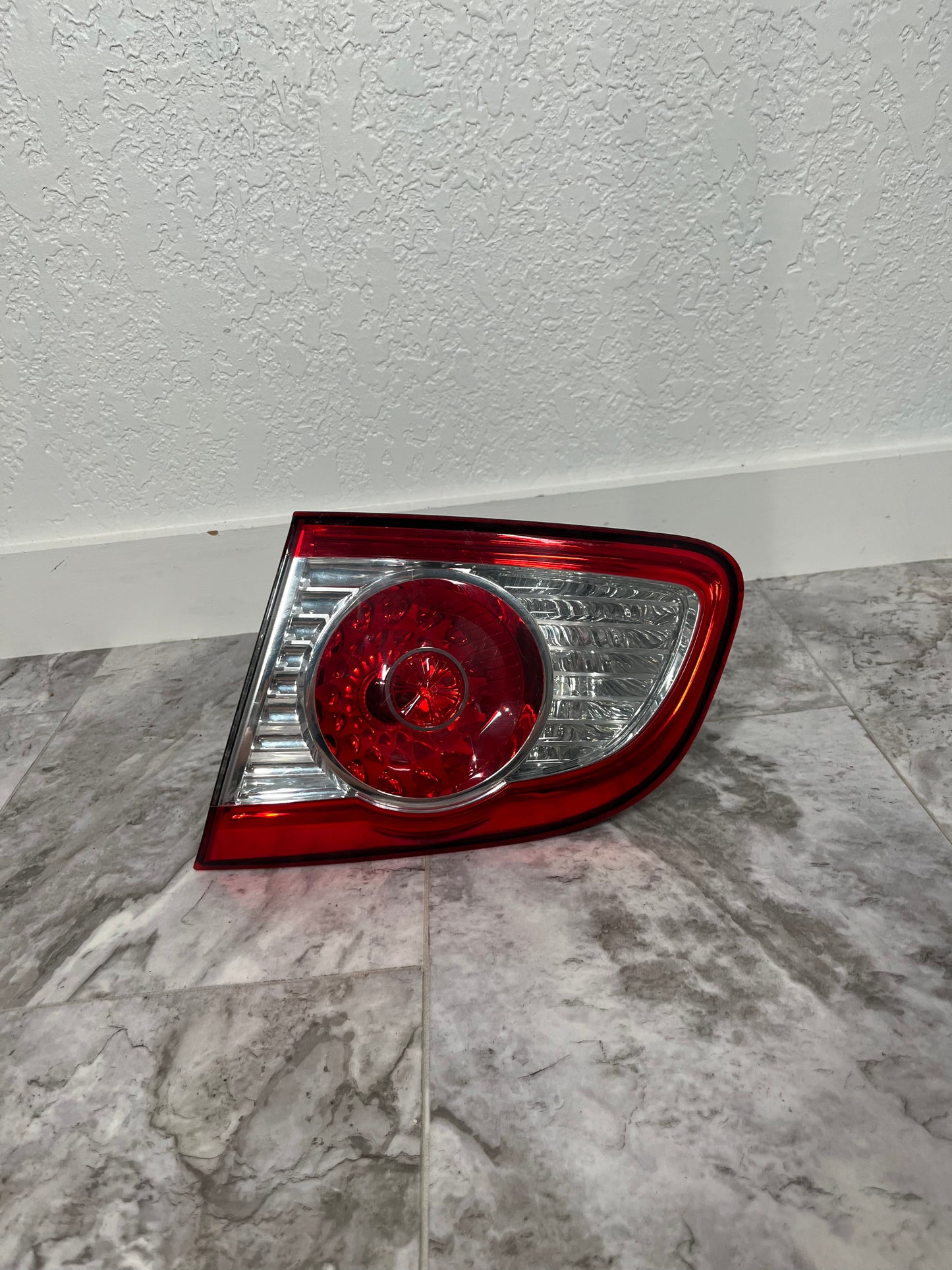 2010-12 Hyundai Santa Fe Passenger Right Side Lid Tail Light OEM