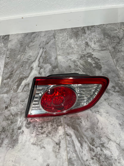 2010-12 Hyundai Santa Fe Passenger Right Side Lid Tail Light OEM