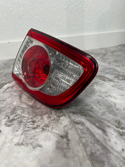 2010-12 Hyundai Santa Fe Passenger Right Side Lid Tail Light OEM