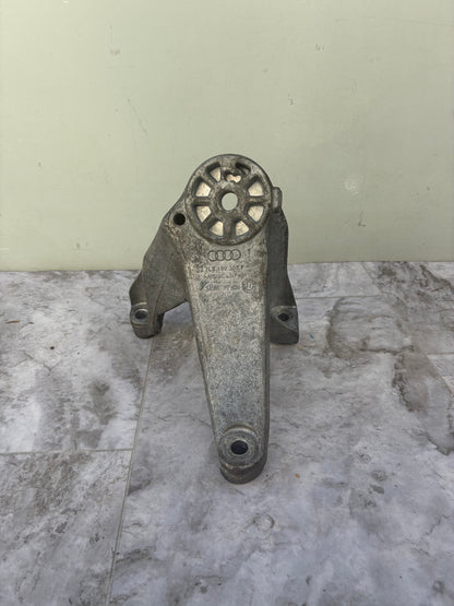 2011-15 Audi Q7 RH Mount Bracket Motor