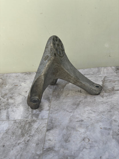 2011-15 Audi Q7 RH Mount Bracket Motor