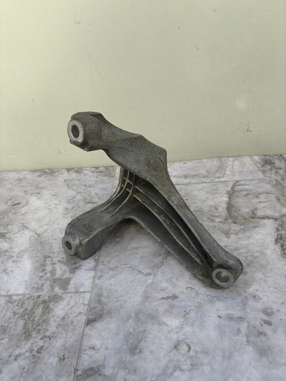 2011-15 Audi Q7 RH Mount Bracket Motor