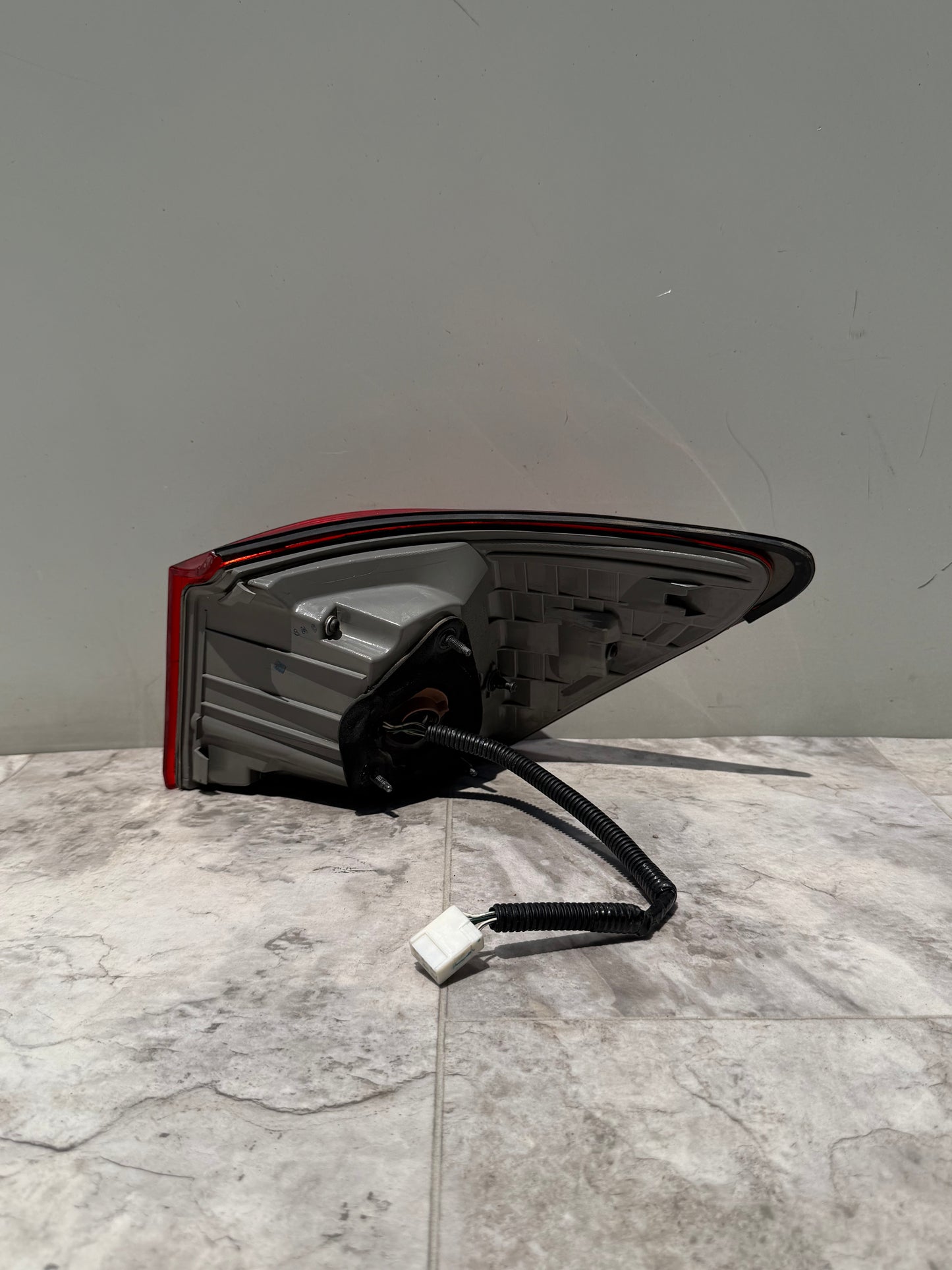 2009-11 LEXUS IS250/350 RH Outer Taillight Lamp