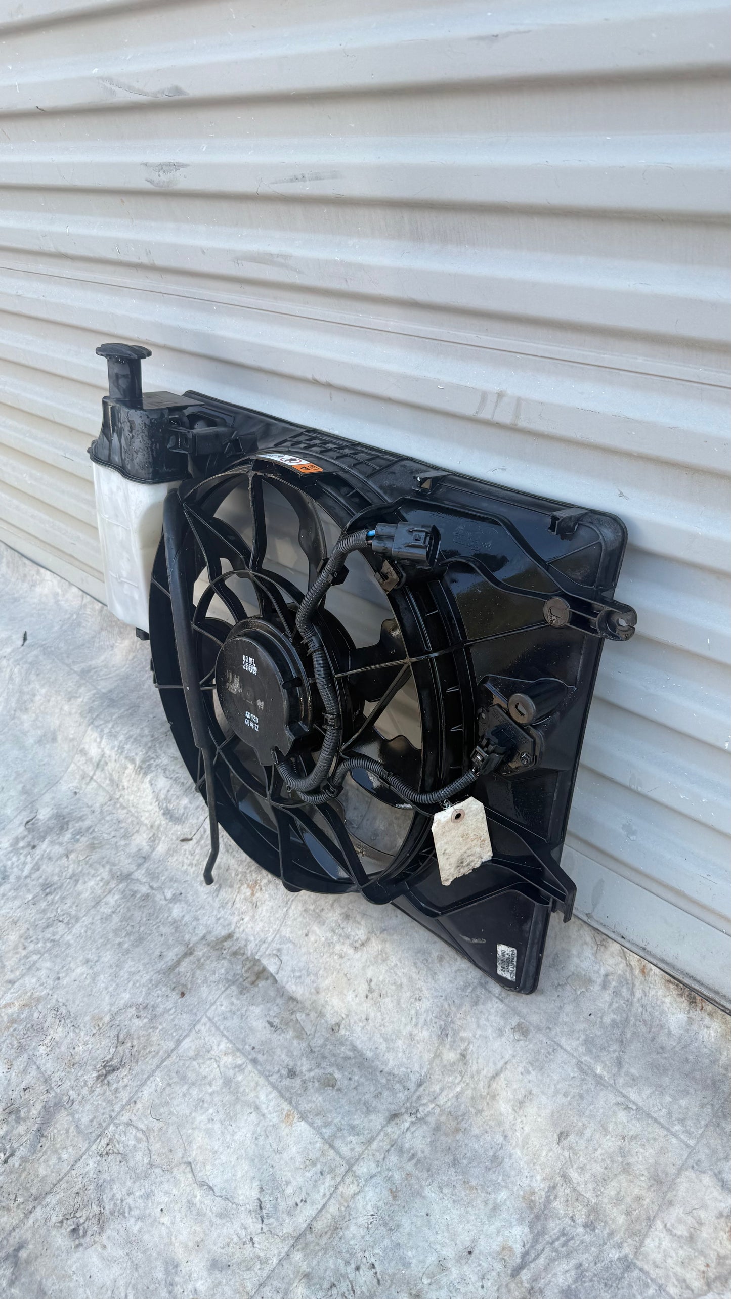 2011-17 Hyundai Veloster Radiator Cooling Fan Motor Assembly OEM
