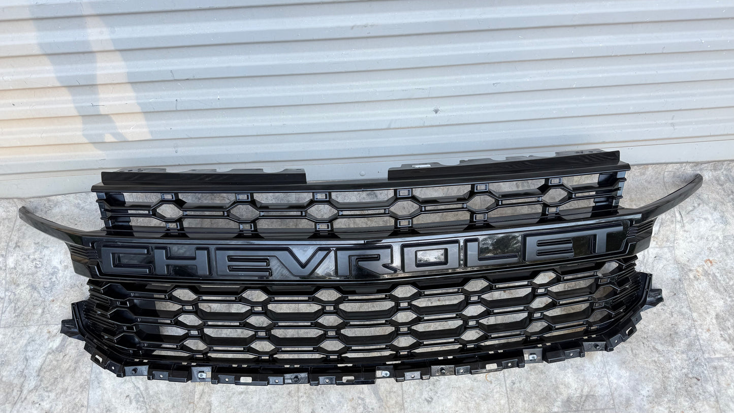 2021-24 Chevrolet Tahoe Suburban Front Bumper Grille OEM