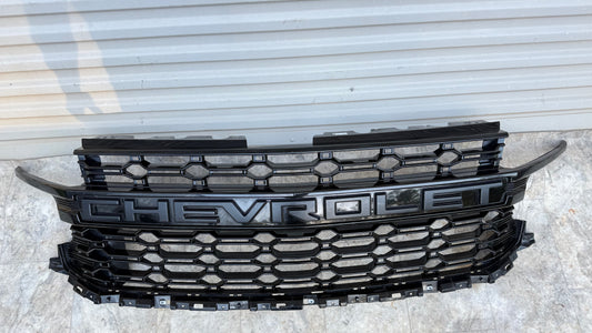2021-24 Chevrolet Tahoe Suburban Front Bumper Grille OEM