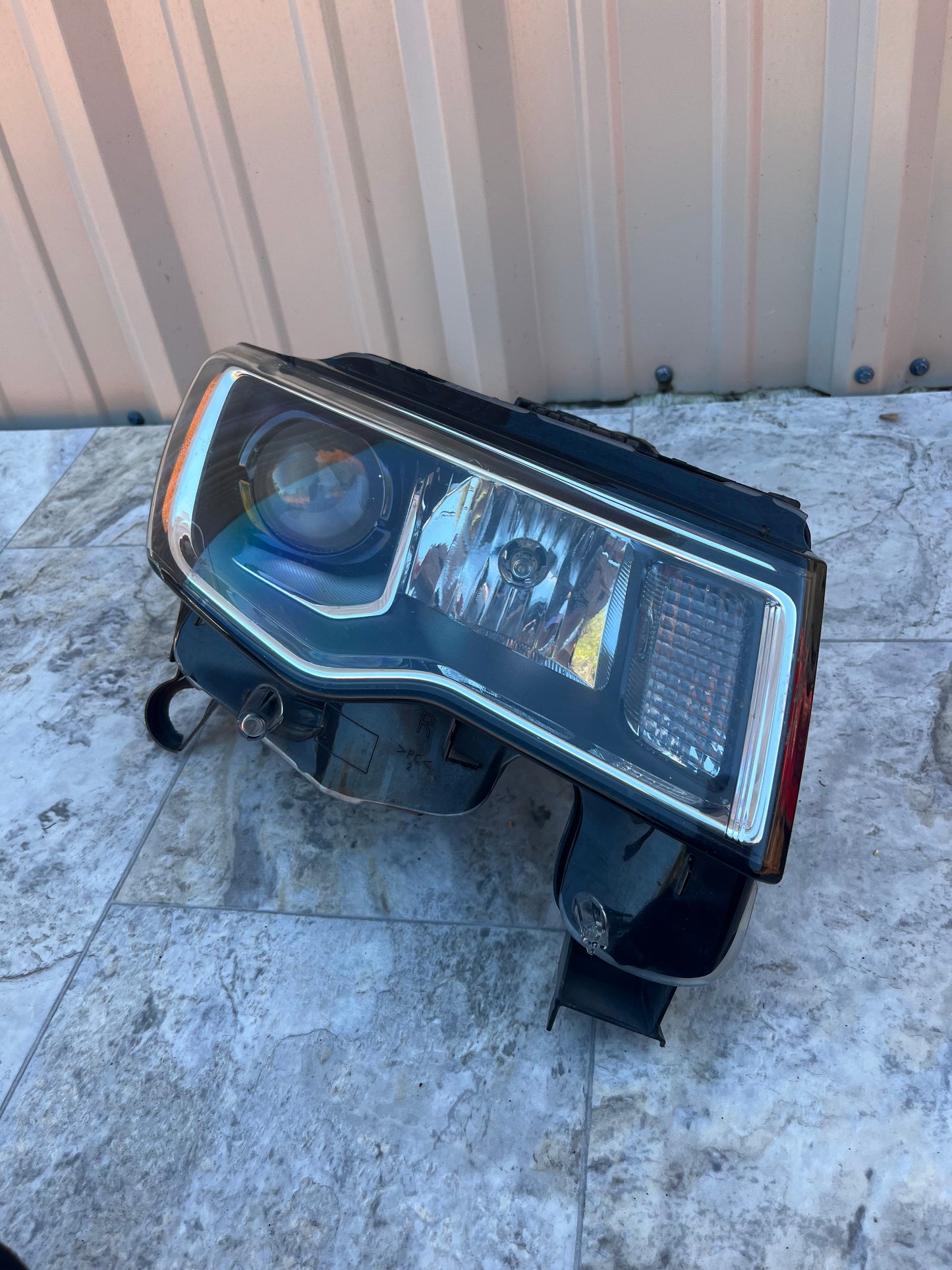 2017-21 Jeep Grand Cherokee Passenger Right Side Headlight OEM&nbsp;