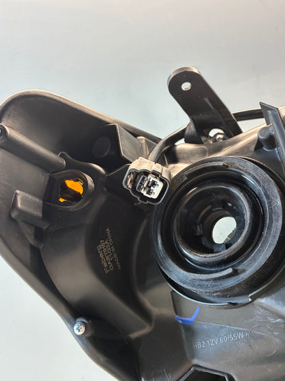 2014-17 Toyota Tundra Driver Left Headlight
