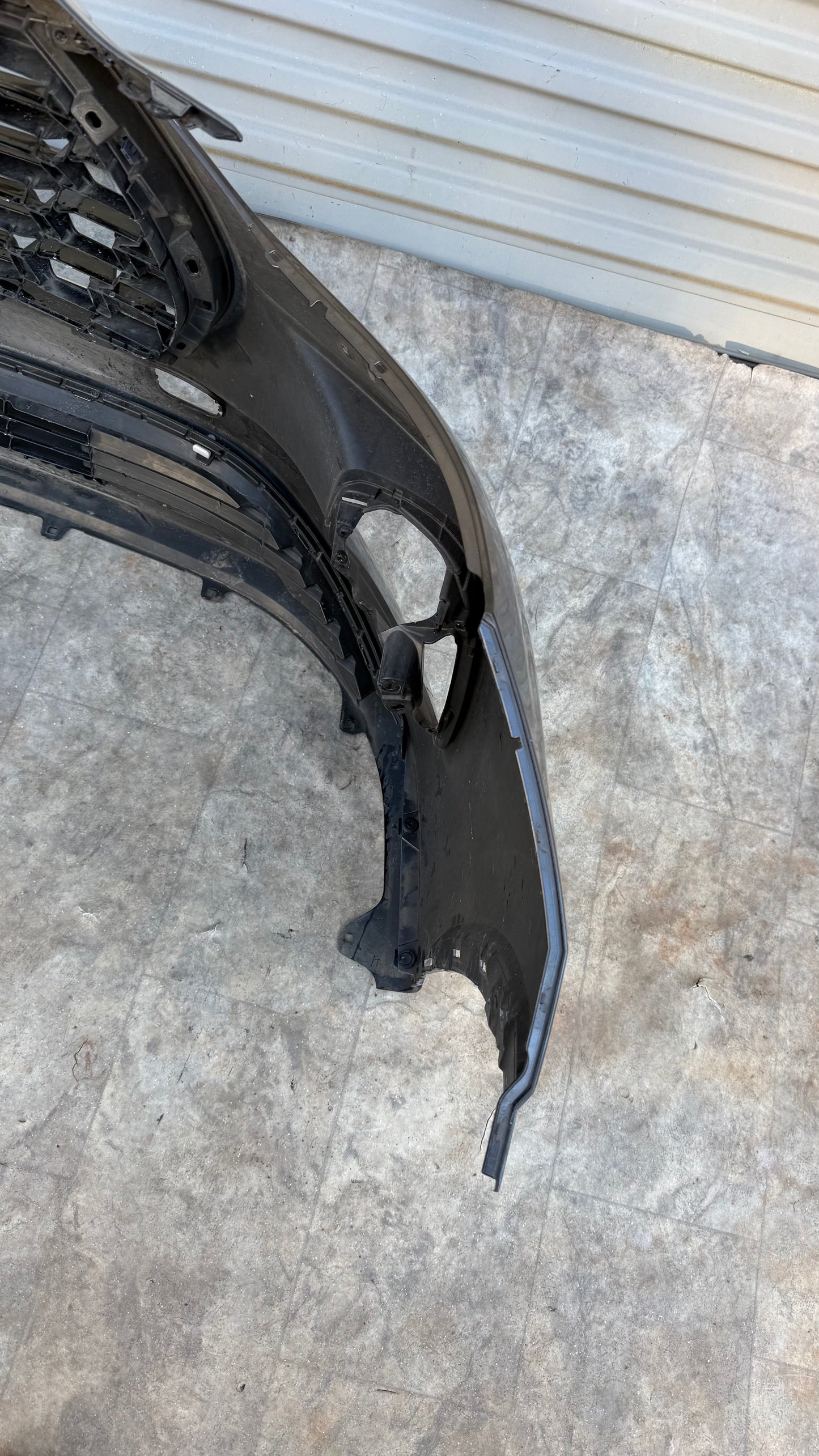 2020-23 Toyota Highlander Hybrid Front Bumper OEM
